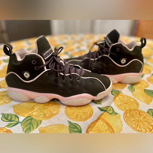 Nike Air Jordans - Picture 4 of 16